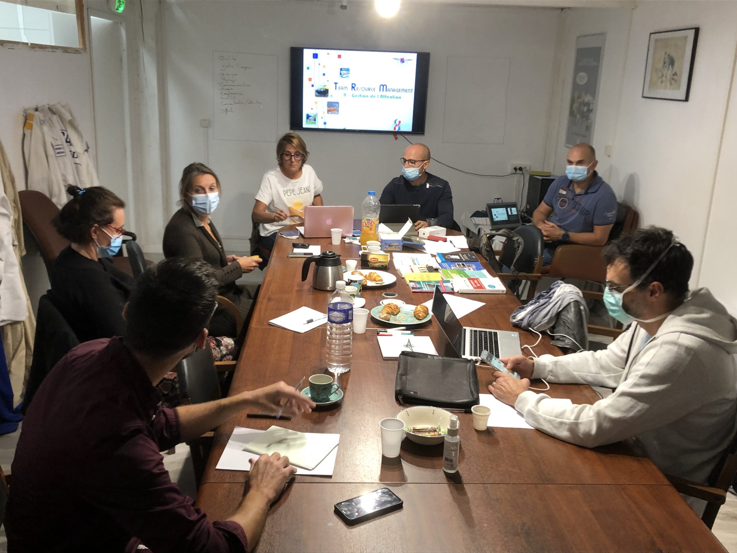 Groupe de stagiaires suivant une formation Team resource management 1